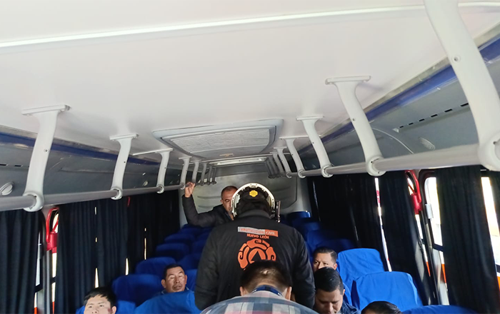 Choca camioneta contra camión de personal; hay lesionados 2 462648476 1724731671654540 7337335779471637986 n