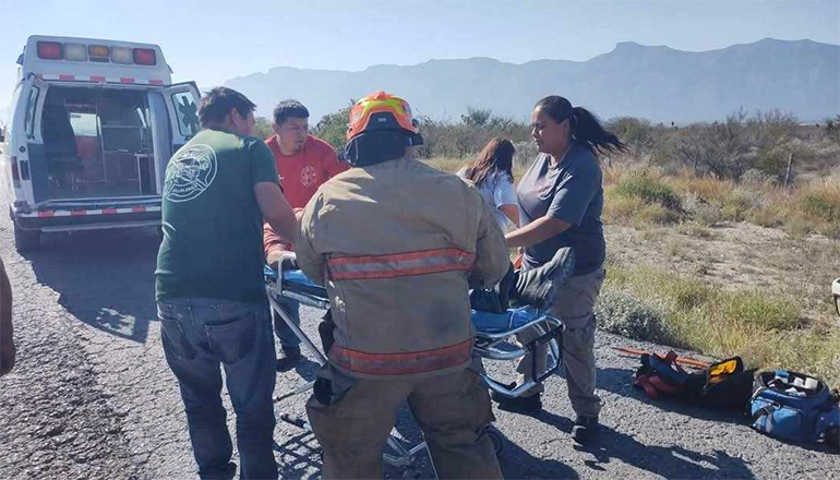 Vuelca trailero en Lampazos, NL 1 PROTECCION CIVIL NL
