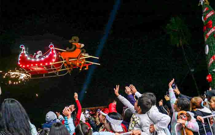 Disfrutan miles de nicolaítas encendido de pino navideño 1 SAN NICOLAS