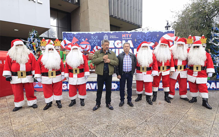 Regalan juguetes policías y tránsitos de Monterrey 1 SANTAS 2