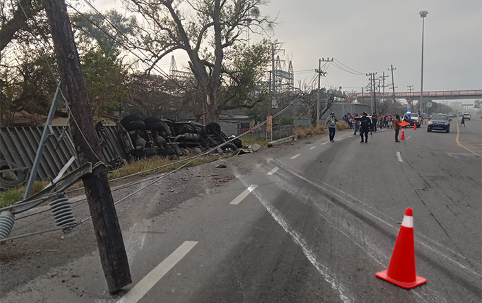 Dos muertos es el saldo de choque entre auto y tráiler 1 475215629 1367824877964800 812016361844805784 n