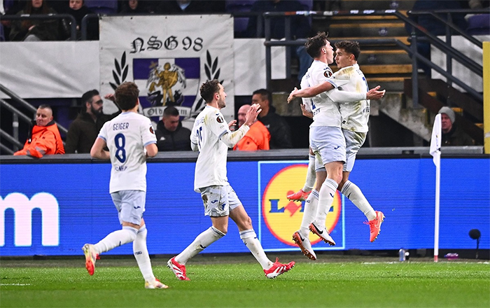'Chino' Huerta no ve minutos en derrota de Anderlecht en Europa League 1 BELGICA 2