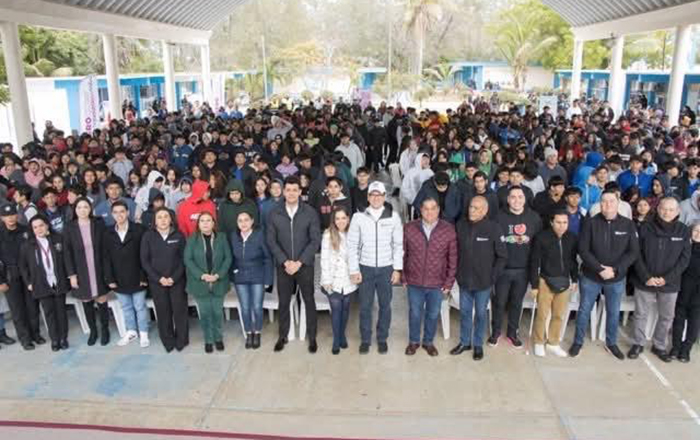 Erasmo González establece mayor contacto social con los jóvenes 1 0 1 1