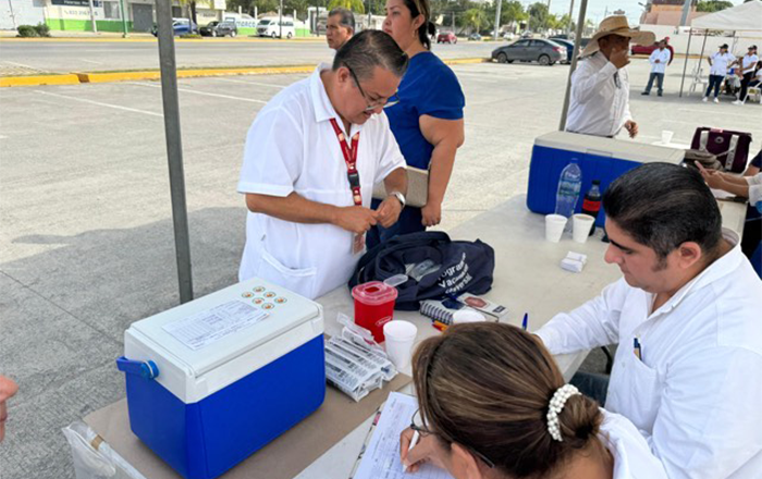 Realizan campaña de vacunación en modalidad drive thru 3 477861660 1212781103608535 5404140053367163706 n
