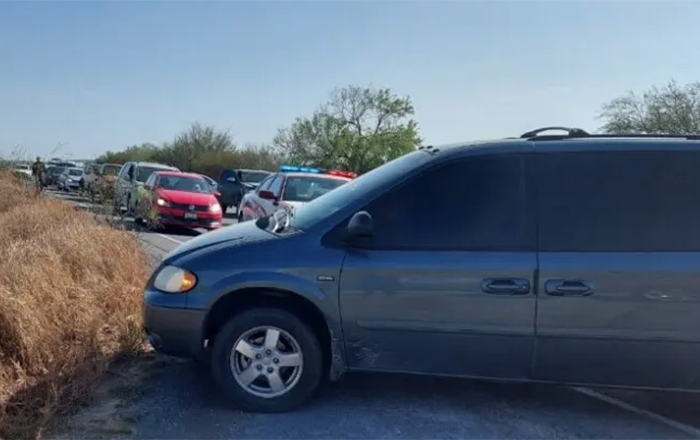 Cierran carretera Victoria-San Fernando; Sedena quita efectivo a comerciantes de autos 2 477881659 657586550168355 5137515999943319804 n
