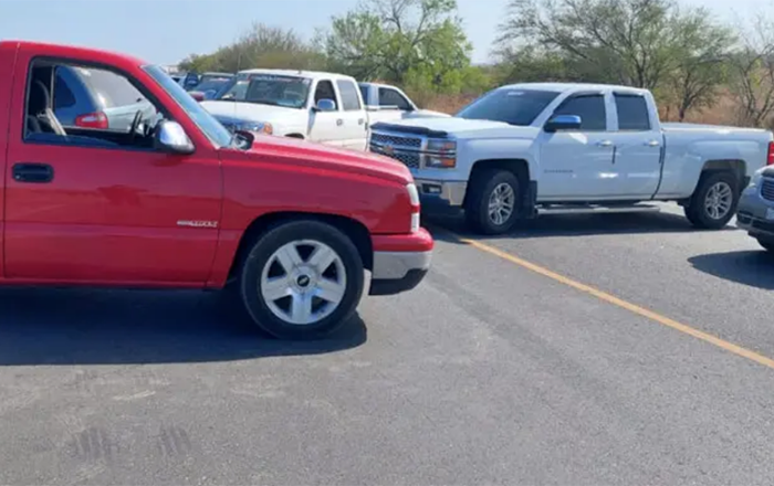 Cierran carretera Victoria-San Fernando; Sedena quita efectivo a comerciantes de autos 1 478485884 1166124938557172 5848447506450906952 n