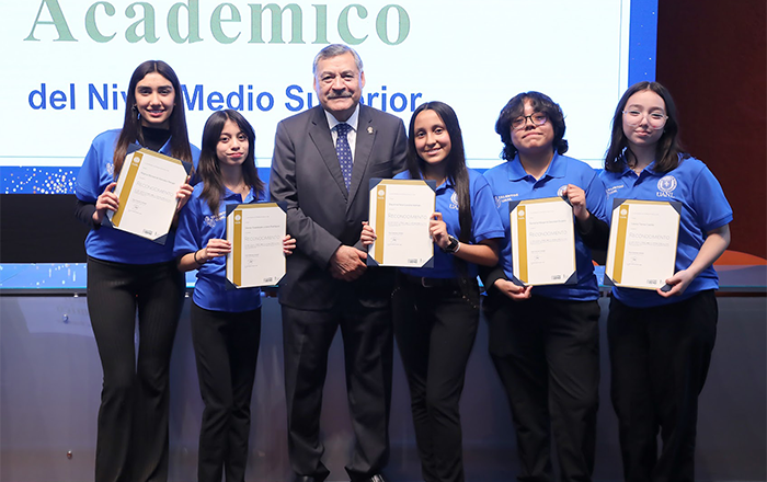 Reconoce UANL desempeño de estudiantes de preparatoria 3 8W8A9762