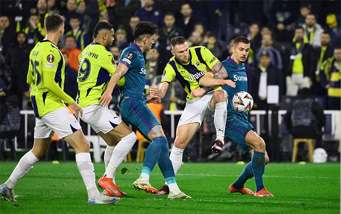 Anderlecht del ‘Chino’ Huerta a un paso de la eliminación 1 CHINO HUERTA 2 1