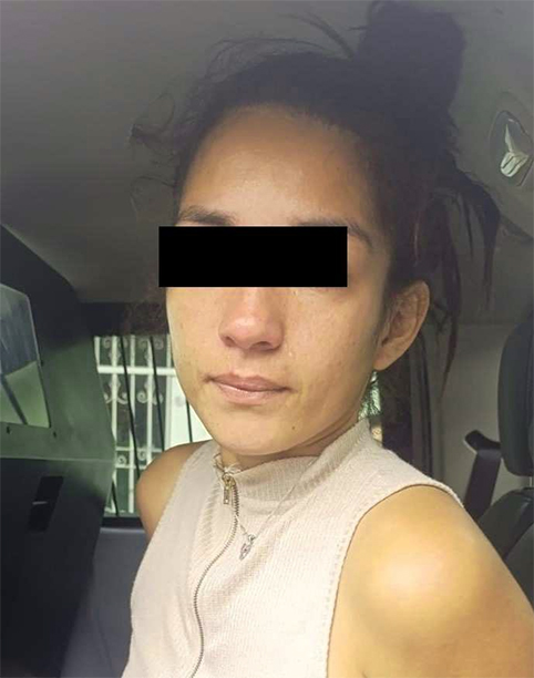 Vecinos detienen a mujer que golpeaba a su hijo en Monterrey 1 ECUATORIANA 2