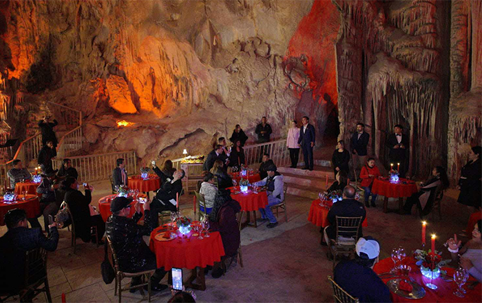 Manuel Guerra Cavazos celebra San Valentín en las Grutas de García 1 GARCIA 2 1