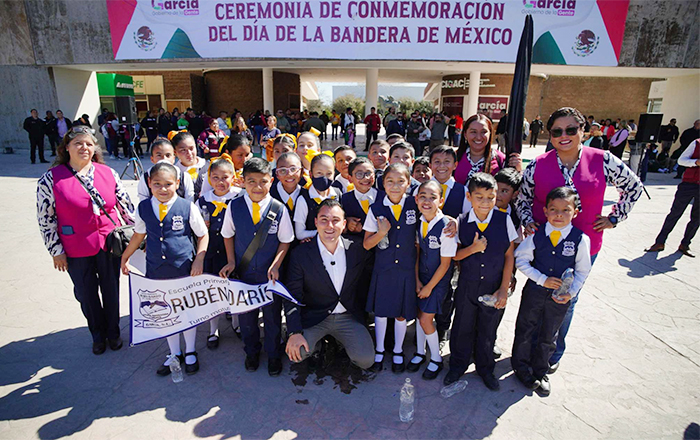 Manuel Guerra Cavazos llama al orgullo y unidad el Día de la Bandera 1 GARCIA 2 4