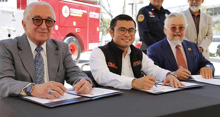 Recibe cuerpo de bomberos de Juárez unidad en donación 1 2