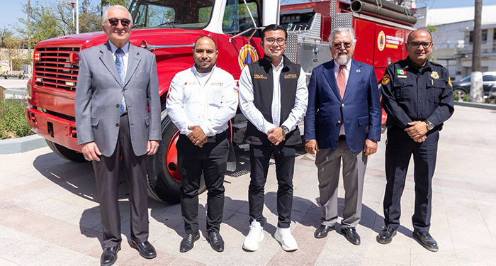 Recibe cuerpo de bomberos de Juárez unidad en donación 2 4