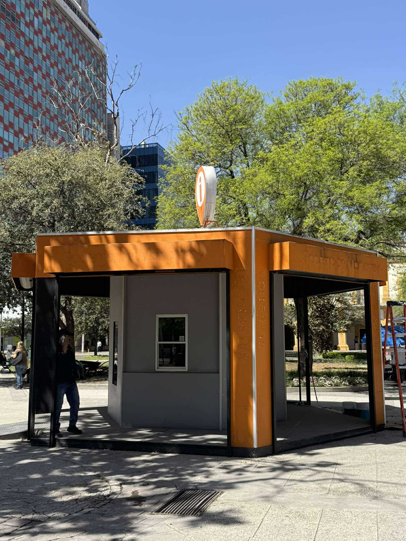 Cambian de ‘look’ quiosco turístico de Monterrey 1 481273800 1152483156141676 8008024970737429634 n