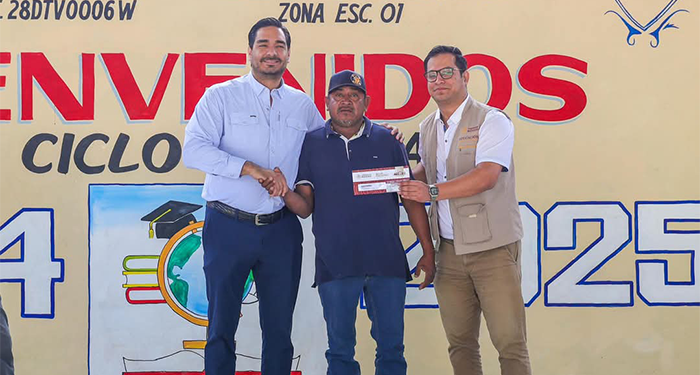 Entregó Carlos Peña Ortiz tarjetas de becas Rita Cetina 2 482410248 580064501861042 2446063581611331713 n