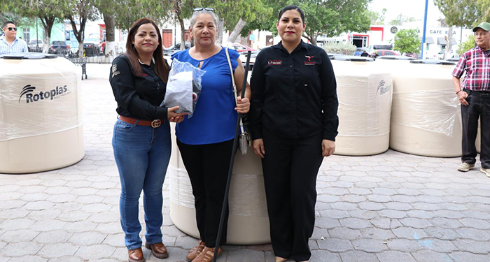 Gobierno del Estado entrega tinacos a familias de San Fernando 2 485065865 1415004529911635 2104613724846197407 n