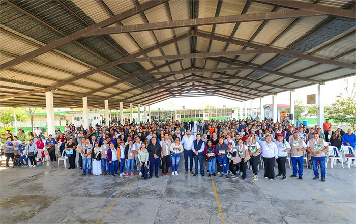 Apoya Carlos Peña Entrega de Becas ‘Rita Cetina’ 1 BECAS 2