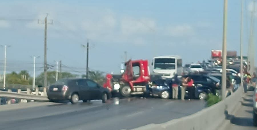 Choque múltiple en la carretera a Río Bravo (VIDEO) 2 CHOQUE