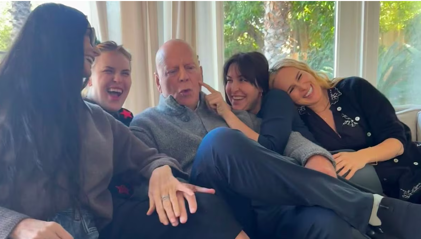 Demi Moore celebra los 70 años de Bruce Willis 1 Captura de pantalla 2025 03 21 a las 10.13.14 a. m