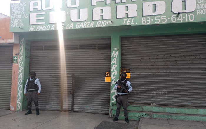 Clausuran negocios y detienen a 6 en Pablo A. De La Garza 1 IMG 3007