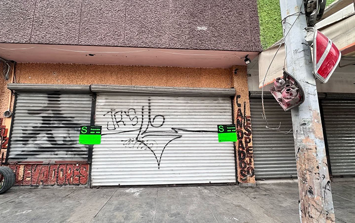 Clausuran negocios y detienen a 6 en Pablo A. De La Garza 2 IMG 3010