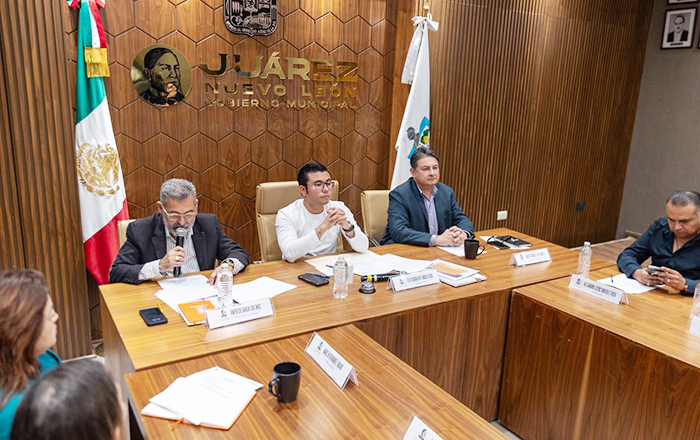 Félix Arratia va por regularización de predios juarenses 1 JUAREZ 2 6