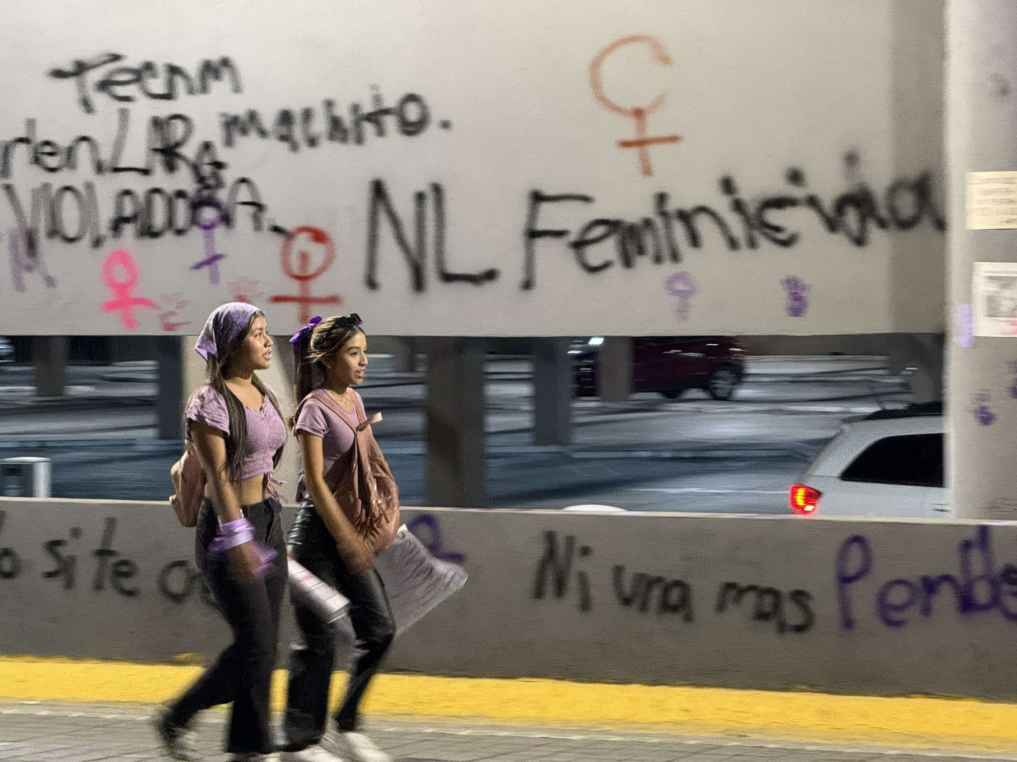 Acechan las llamas Palacio de Gobierno de Nuevo León por el 8M 1 MARCHA
