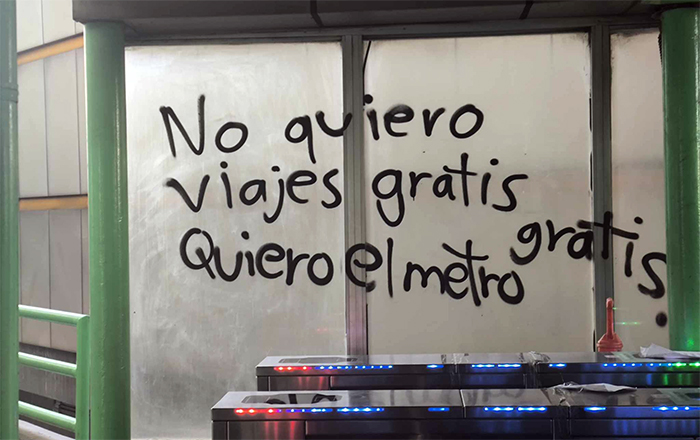 Estudiantes bloquean la avenida Universidad por 'tarifazo' 1 METRO 2