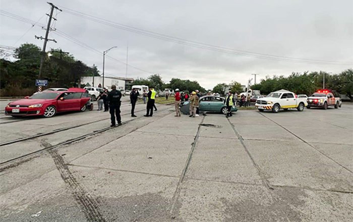 Tren embiste a dos vehículos y deja un lesionado en Montemorelos 1 MONTEMORELOS 1
