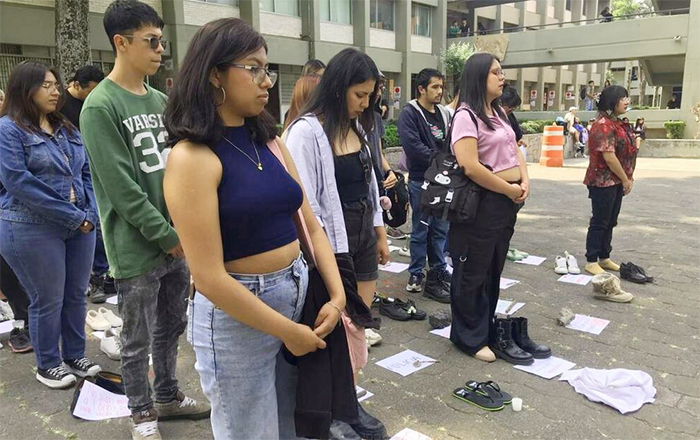 Estudiantes de FES Acatlán realizan memorial por desaparecidos 1 ZAPATOS 2