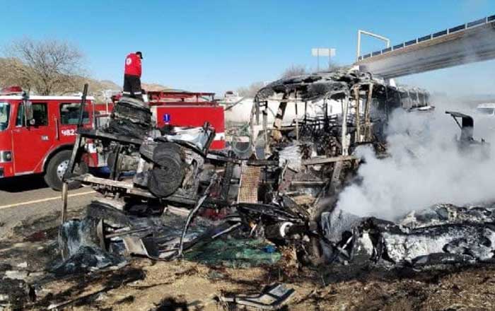 Choque entre autobús y tráiler deja 13 personas sin vida 1 dfgh