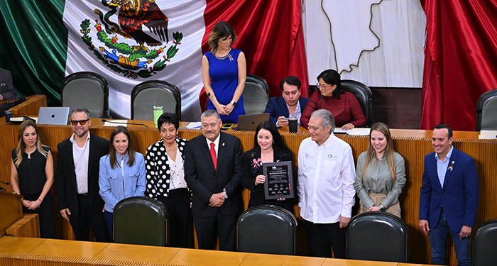 Recibe homenaje la OSUANL en Congreso y ofrece recital 1 480945420 902369588589414 8131753157490194088 n