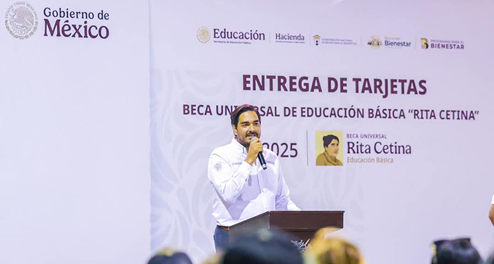 Coordinadores y alcalde de Reynosa entregan becas 1 481606145 1759086621320151 728981031273985805 n