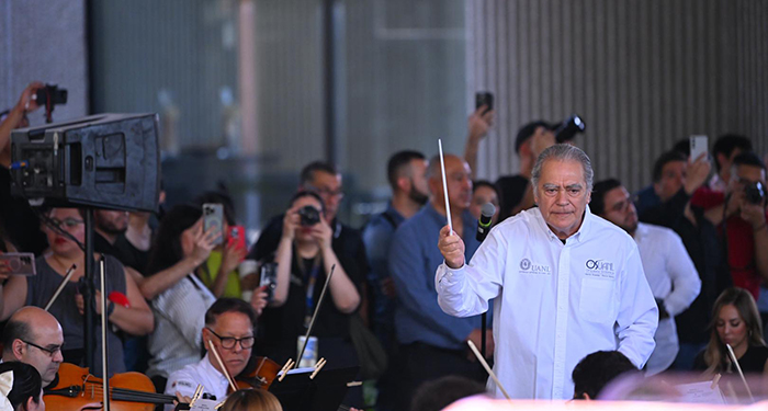 Recibe homenaje la OSUANL en Congreso y ofrece recital 5 486441278 1006661857579830 4969610177098386136 n