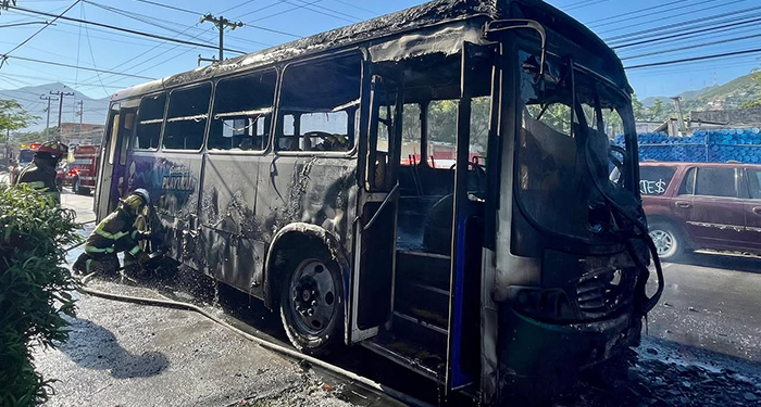 ¡Otra vez el transporte de NL!, reportan incendio y choque de camiones 4 486522699 1404415597357727 4976506308517466464 n