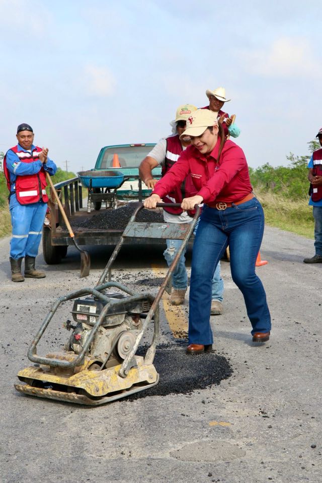 Inicia Ayuntamiento de San Fernando bacheo en carretera a la Laguna 2 486554184 1052201536737346 1886171696587868040 n