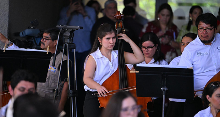 Recibe homenaje la OSUANL en Congreso y ofrece recital 2 486717025 717927067226092 704900796839226955 n