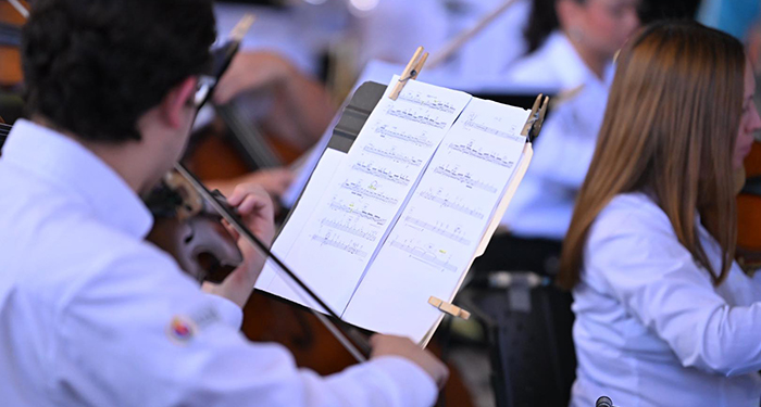 Recibe homenaje la OSUANL en Congreso y ofrece recital 10 487419339 1827072191450201 8859107206236105408 n