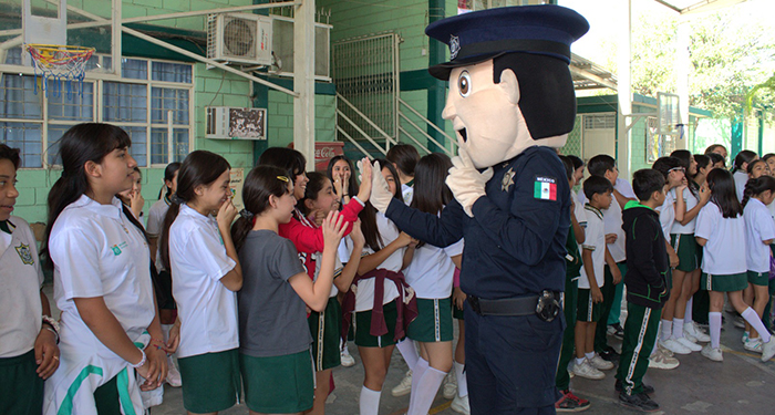 Visita Policía de Guadalupe primaria de niños intoxicados con ‘dulces’ 1 487929130 1666150777604952 7377245367358974075 n
