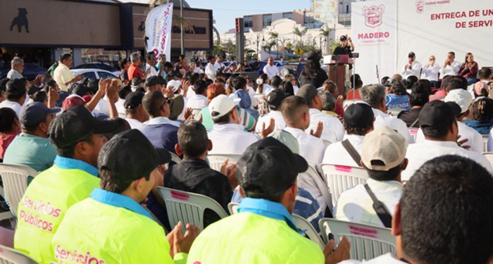 Erasmo cambia el rostro a empleados de Servicios Públicos con entrega de uniformes 3 488370351 1012749206986331 6311669191752899116 n