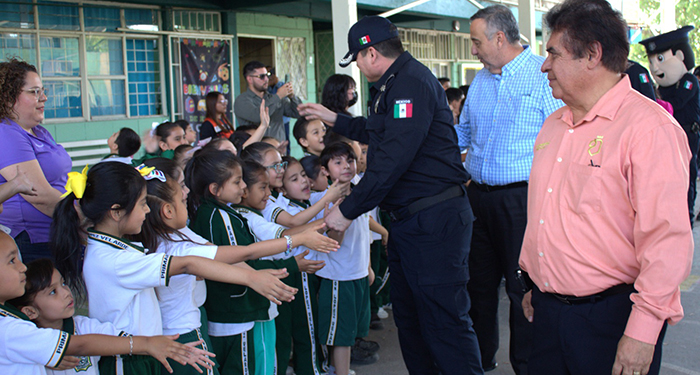 Visita Policía de Guadalupe primaria de niños intoxicados con ‘dulces’ 2 489023775 3591793994460304 4520154451381374286 n