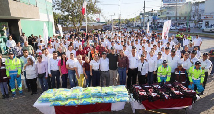 Erasmo cambia el rostro a empleados de Servicios Públicos con entrega de uniformes 2 489930680 834973542169377 6863340573329097866 n
