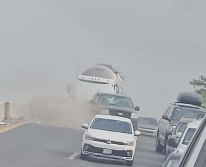 Embiste tráiler autos en libramiento; hacían fila en puente Anzaldúas 1 490996757 1000899152171477 5854425279878308387 n