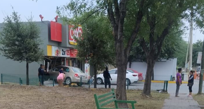 Entra al Oxxo… con todo y carro 1 491001639 1199062531592450 9063949231872920360 n