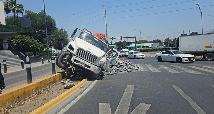 Reportan derrame de bloques en Monterrey 2 494357732 1023430162646463 6747061604522033739 n