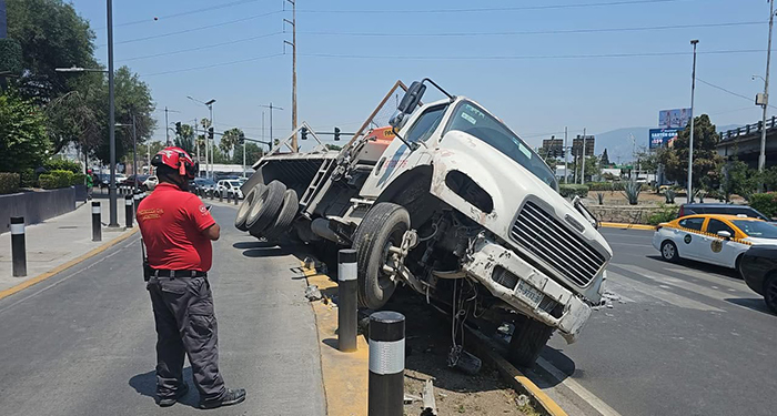 Reportan derrame de bloques en Monterrey 1 494817046 1931202060970389 5430616963690390177 n