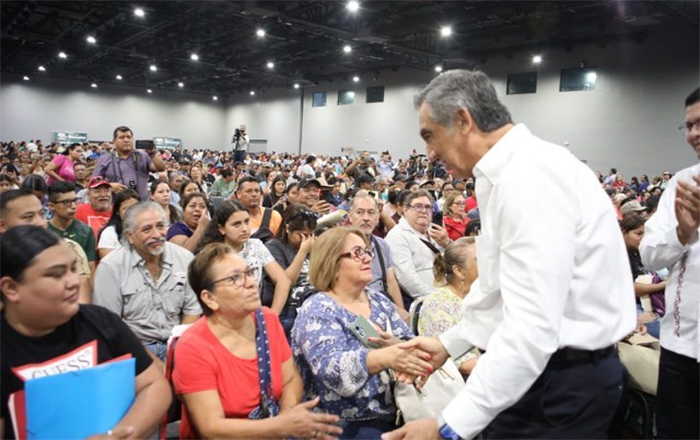Entrega Gobernador apoyos a familias afectadas por lluvias 2 AMERICO 2 6