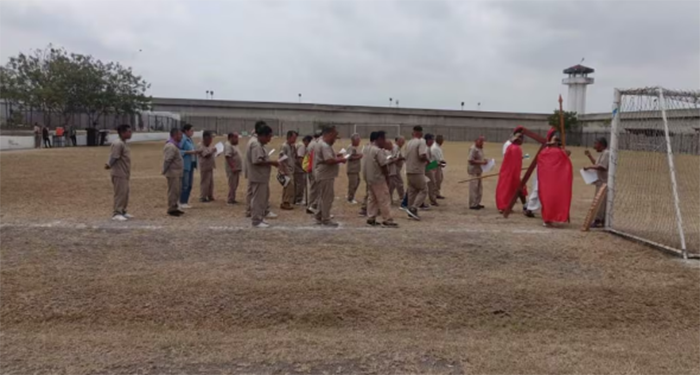 Presos realizan Viacrucis en cárcel de Altamira 1 Captura de pantalla 2025 04 19 a las 10.07.39 a.m