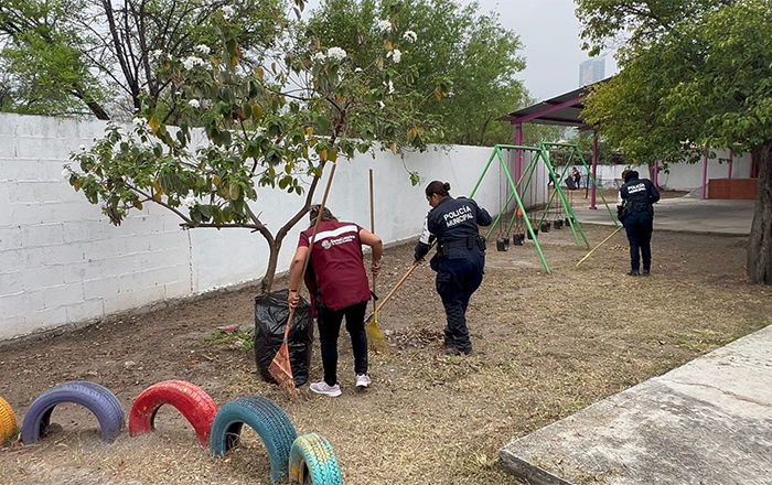 Limpia el alcalde Nava las escuelas en regreso a clases 1 ESCUELA 2 1