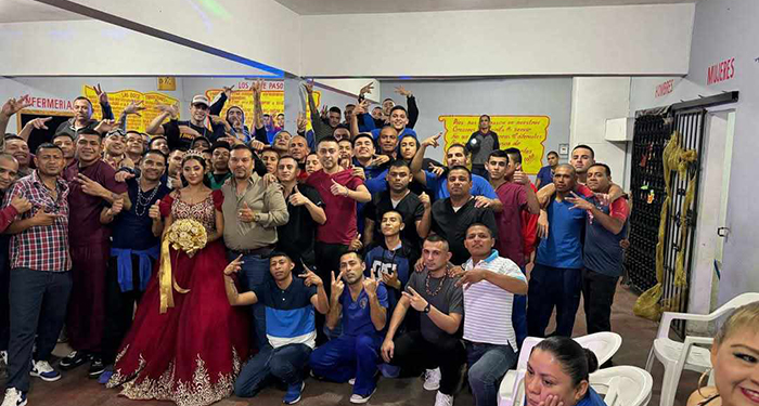 Jovencita festeja sus XV Años en anexo 1 Jovencita festeja sus XV Anos en anexo 2